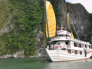 calypso-cruise-bai-tu-long-bay