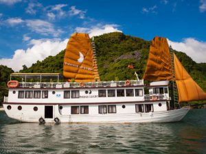 phoneix-cruises-ha-long-bay