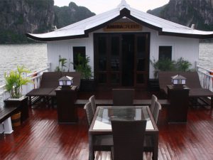 amira-cruises-bai-tu-long-bay4