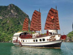 red-dragon-cruise-bai-tu-long-bay