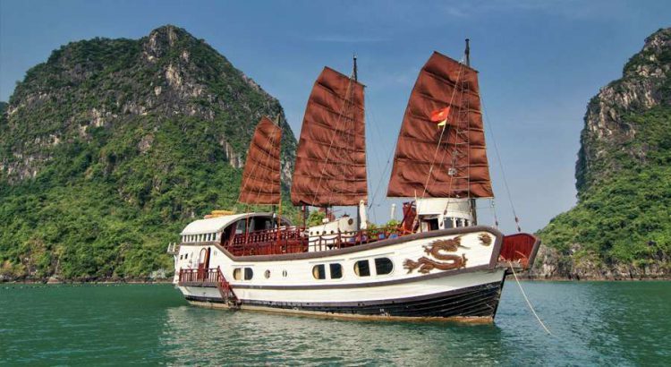 red-dragon-cruise-bai-tu-long-bay