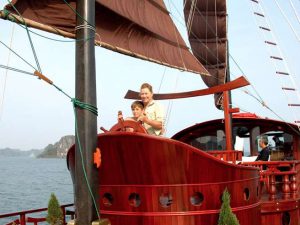 red-dragon-cruise-bai-tu-long-bay7