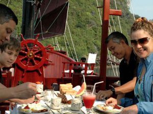 red-dragon-cruise-bai-tu-long-bay9