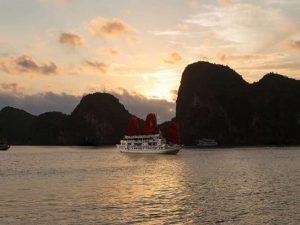 syrena-cruises-ha-long-bay1