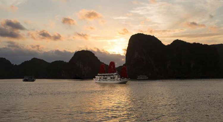 syrena-cruises-ha-long-bay1