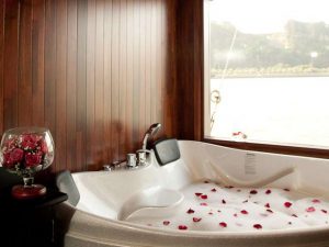 valentine-cruises-ha-long-bay10