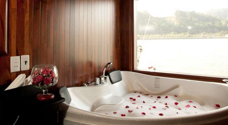 valentine-cruises-ha-long-bay10