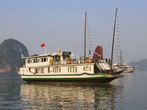 white-dolphin-cruises-bai-tu-long-bay