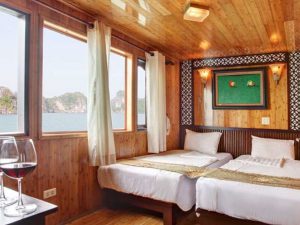white-dolphin-cruises-bai-tu-long-bay2