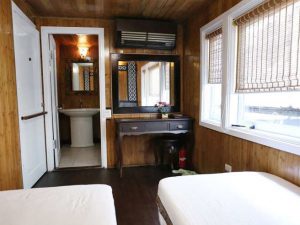 white-dolphin-cruises-bai-tu-long-bay5