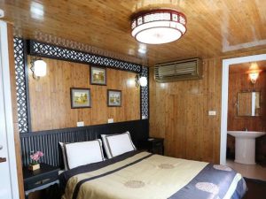 white-dolphin-cruises-bai-tu-long-bay6