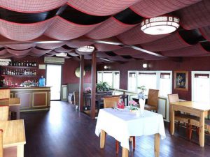 white-dolphin-cruises-bai-tu-long-bay9